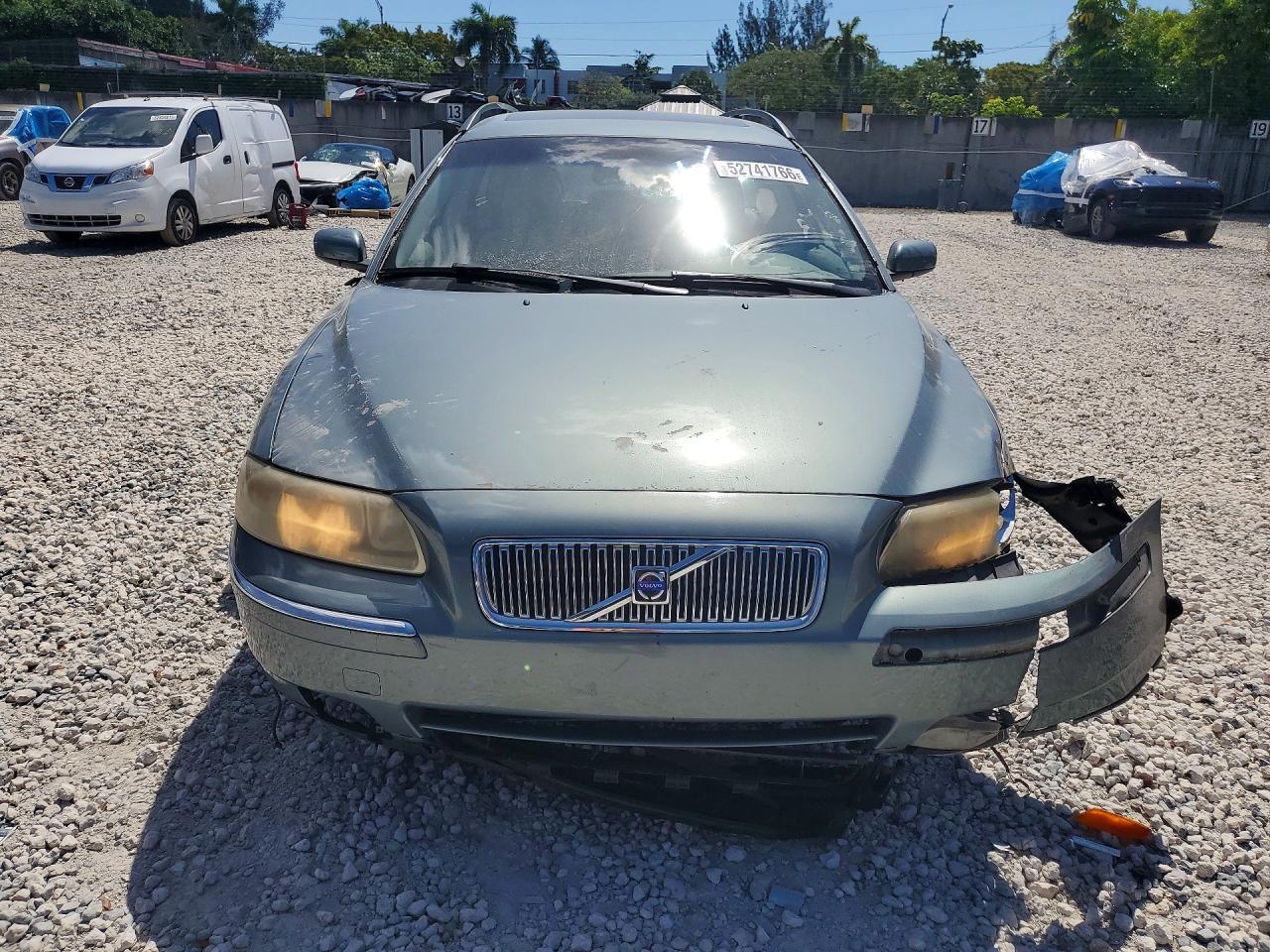 2005 VOLVO V70