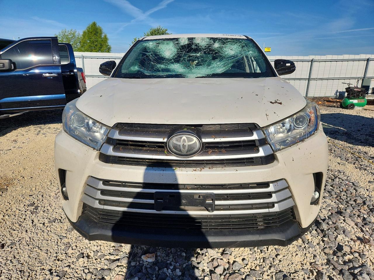 2017 TOYOTA HIGHLANDER
