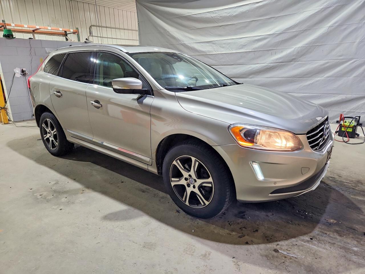 2015 VOLVO XC60