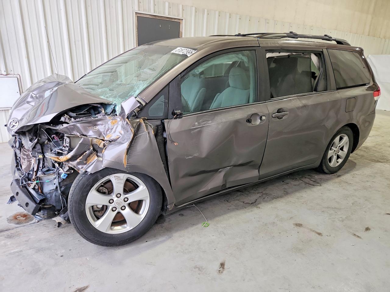2013 TOYOTA SIENNA