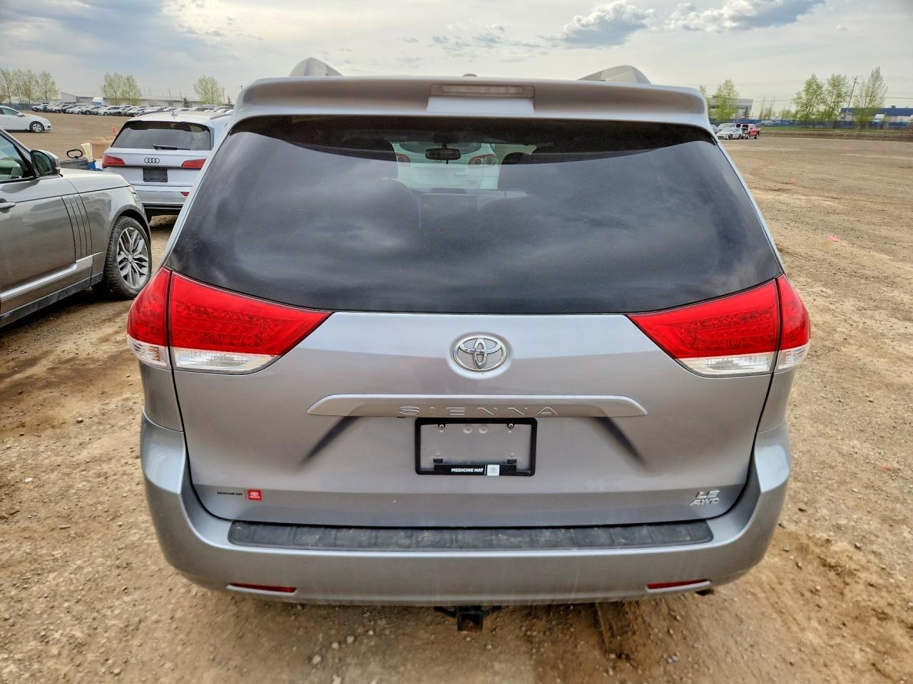 2011 TOYOTA SIENNA