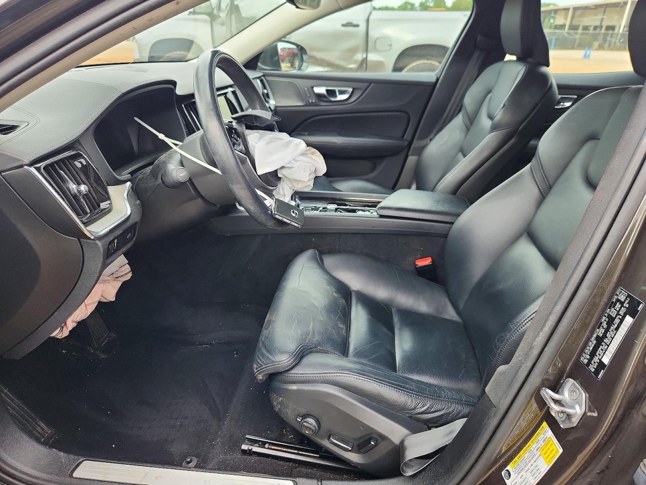 2022 VOLVO S60