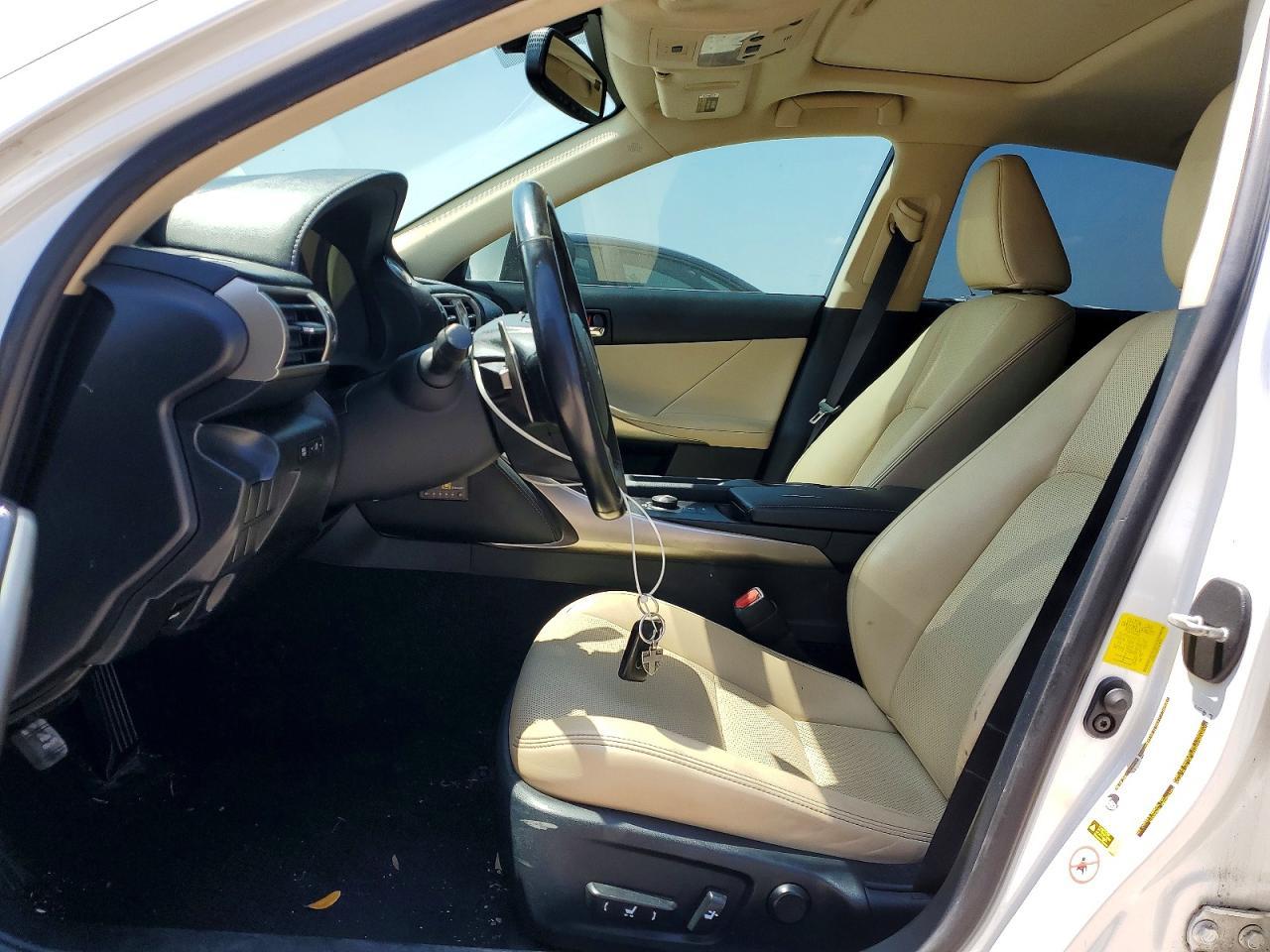 2016 LEXUS IS 200t