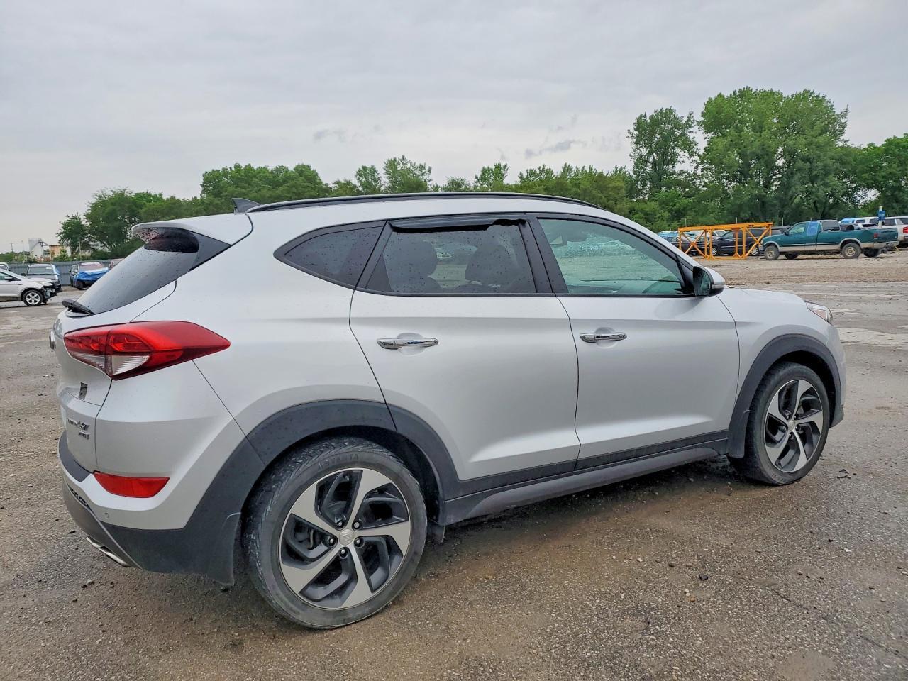2016 HYUNDAI TUCSON