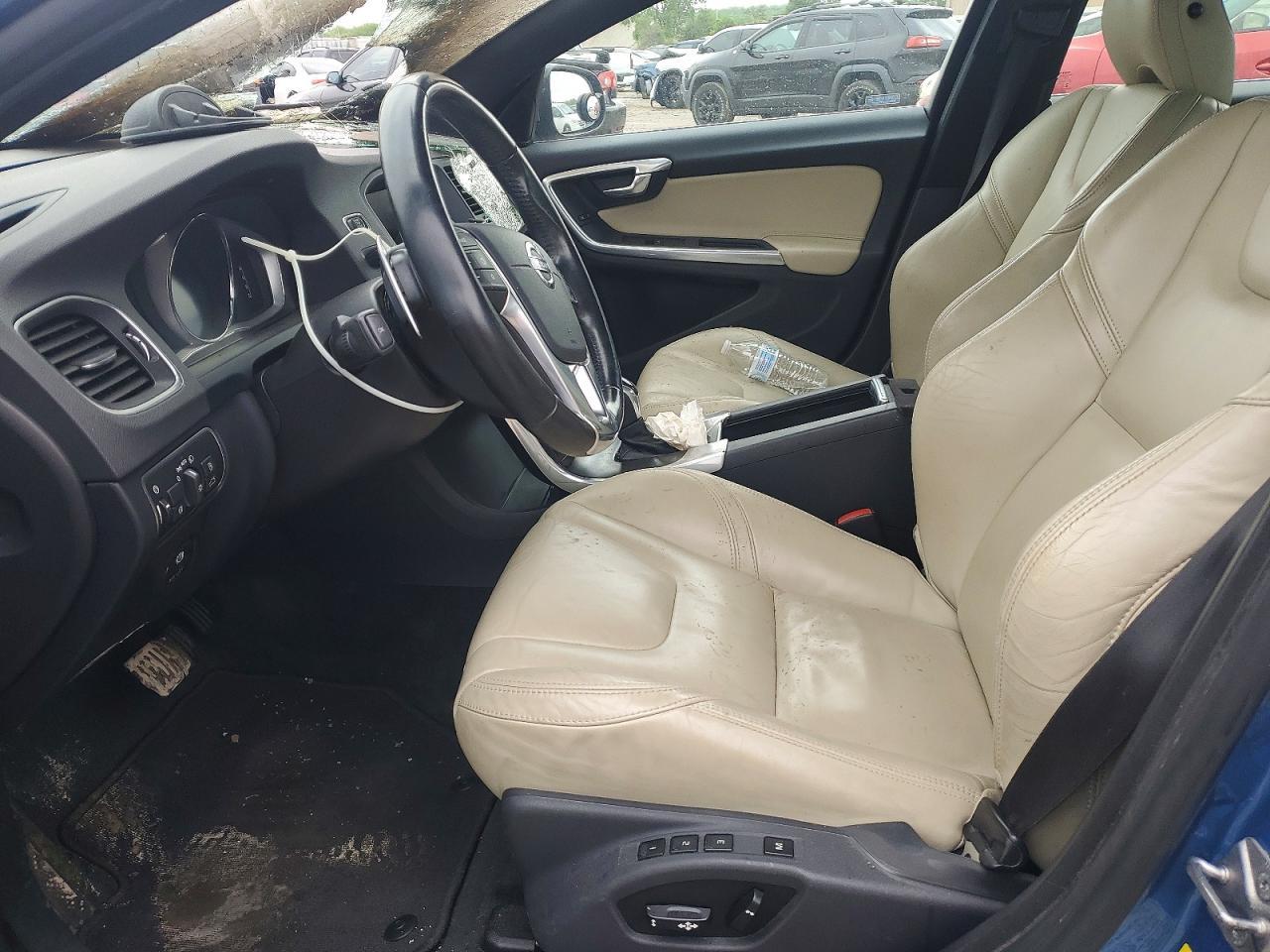 2015 VOLVO S60