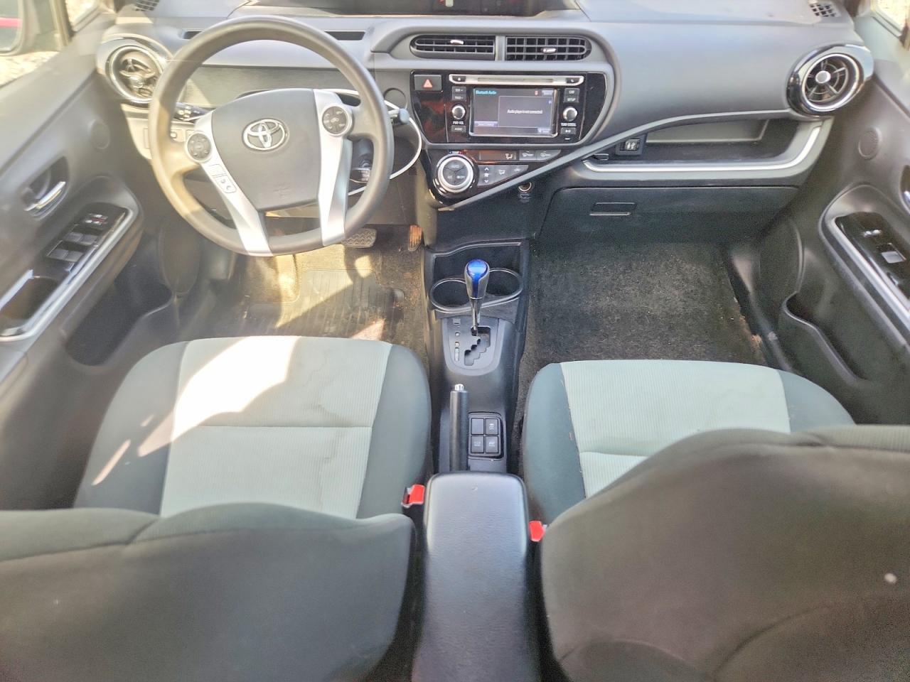 2016 TOYOTA Prius c