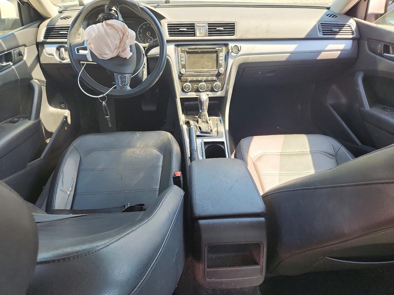 2012 VOLKSWAGEN Passat
