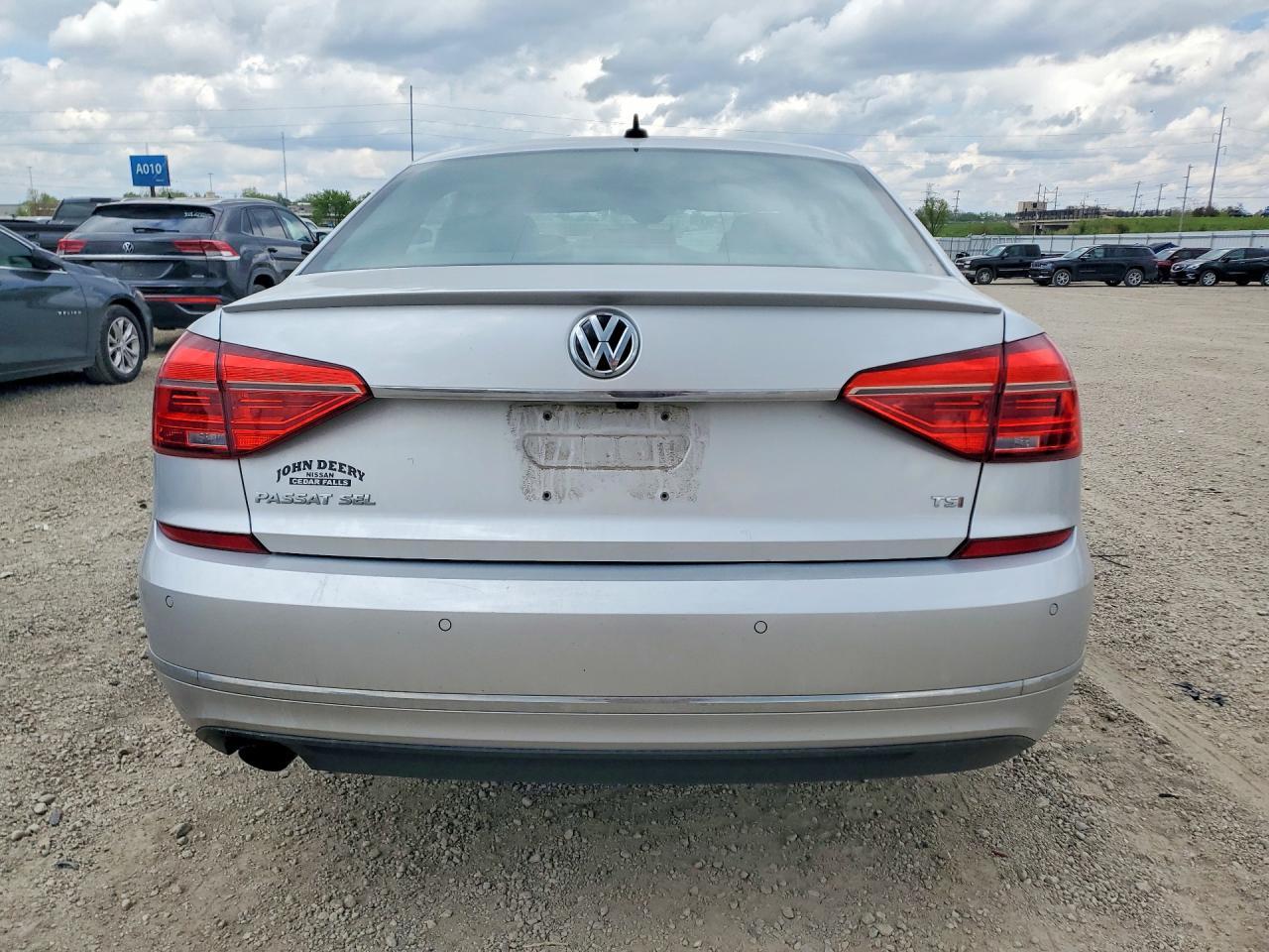 2016 VOLKSWAGEN Passat