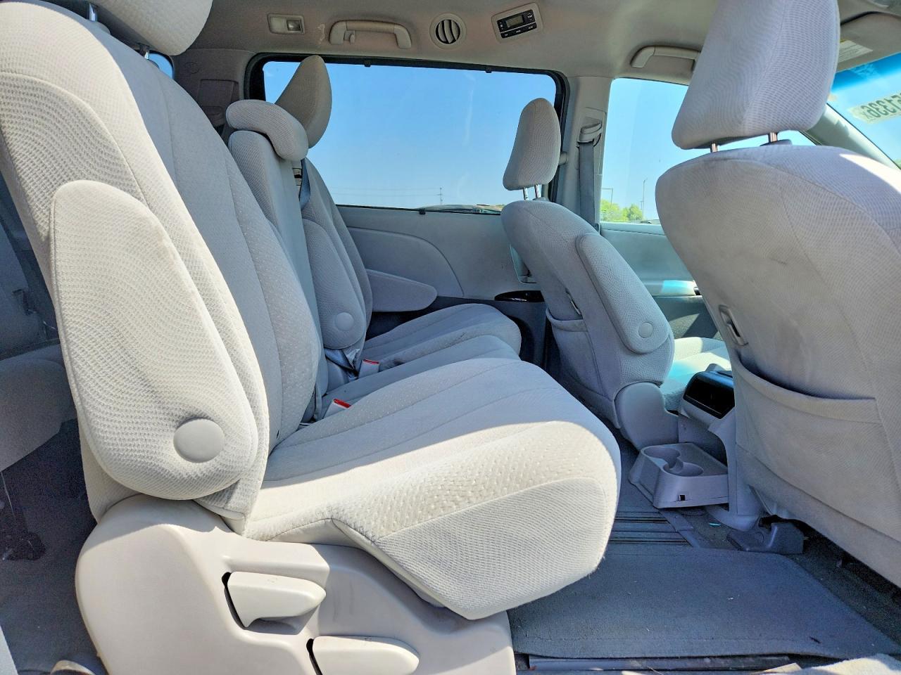 2014 TOYOTA SIENNA
