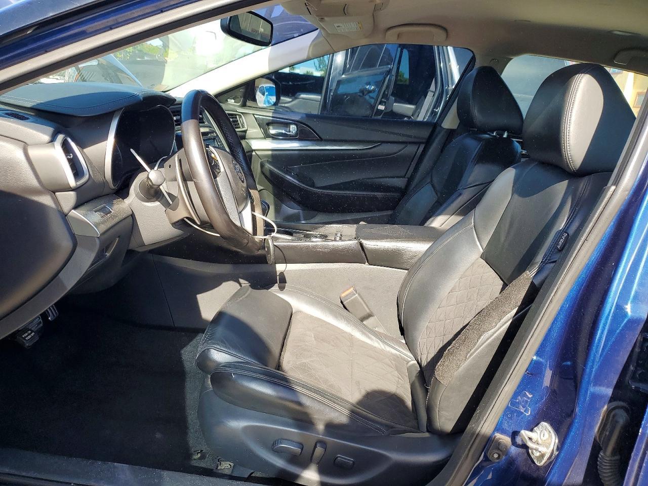2017 NISSAN Maxima