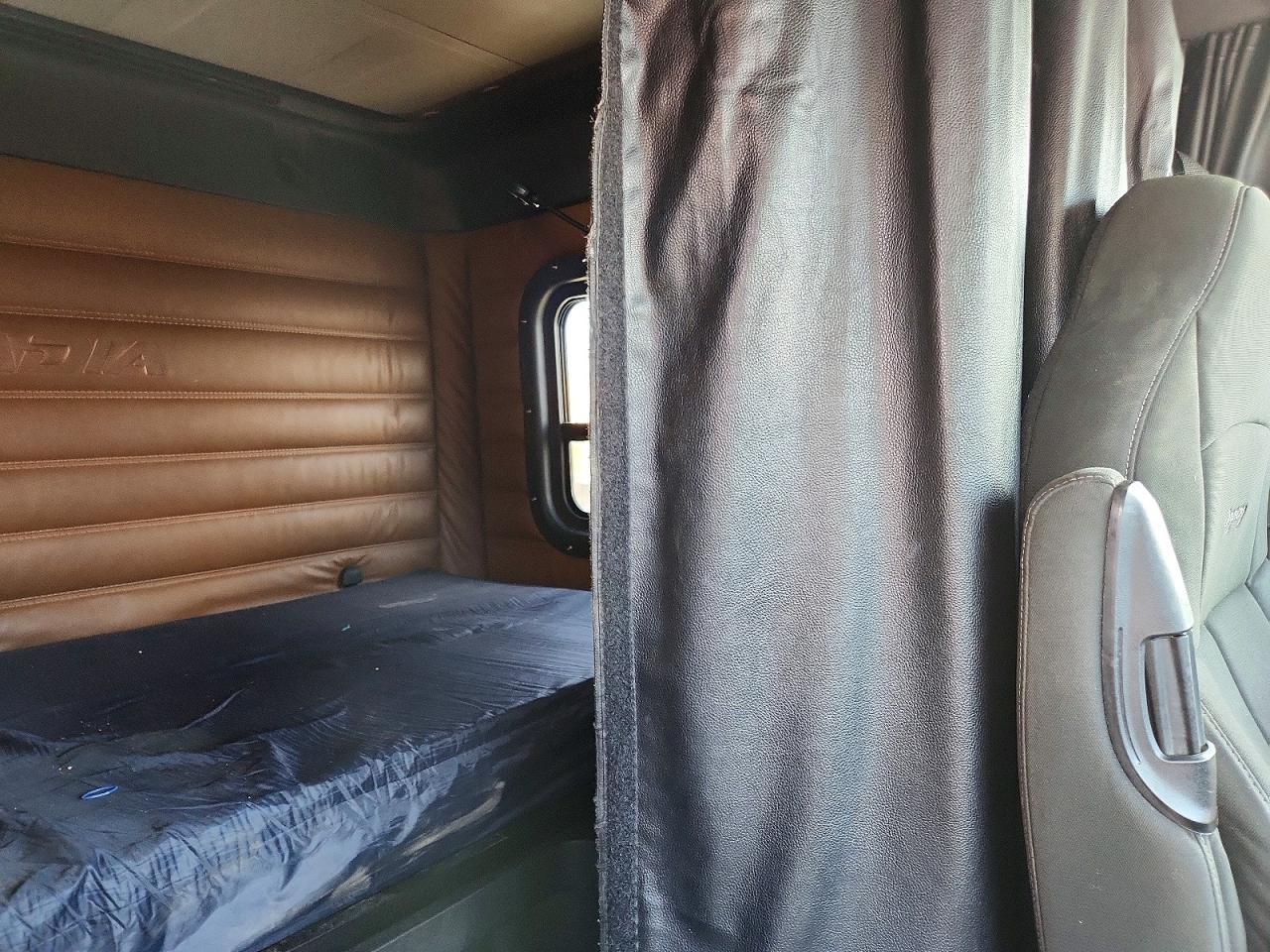 2021 FREIGHTLINER CASCADIA 126