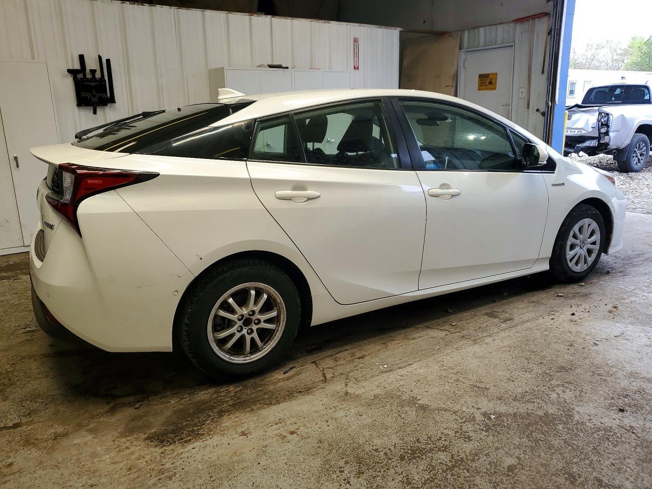 2019 TOYOTA PRIUS