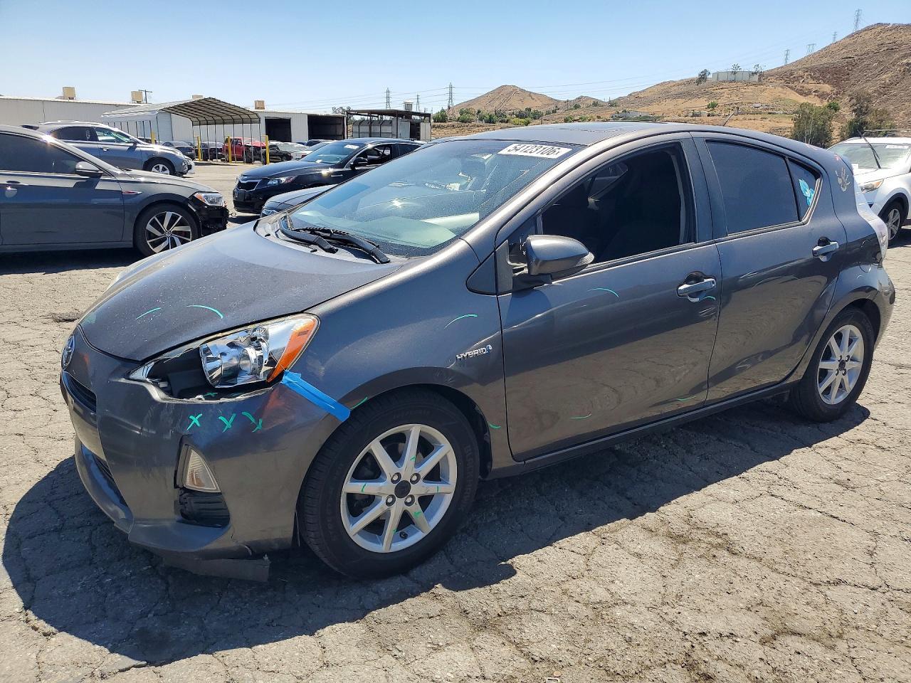 2014 TOYOTA Prius c