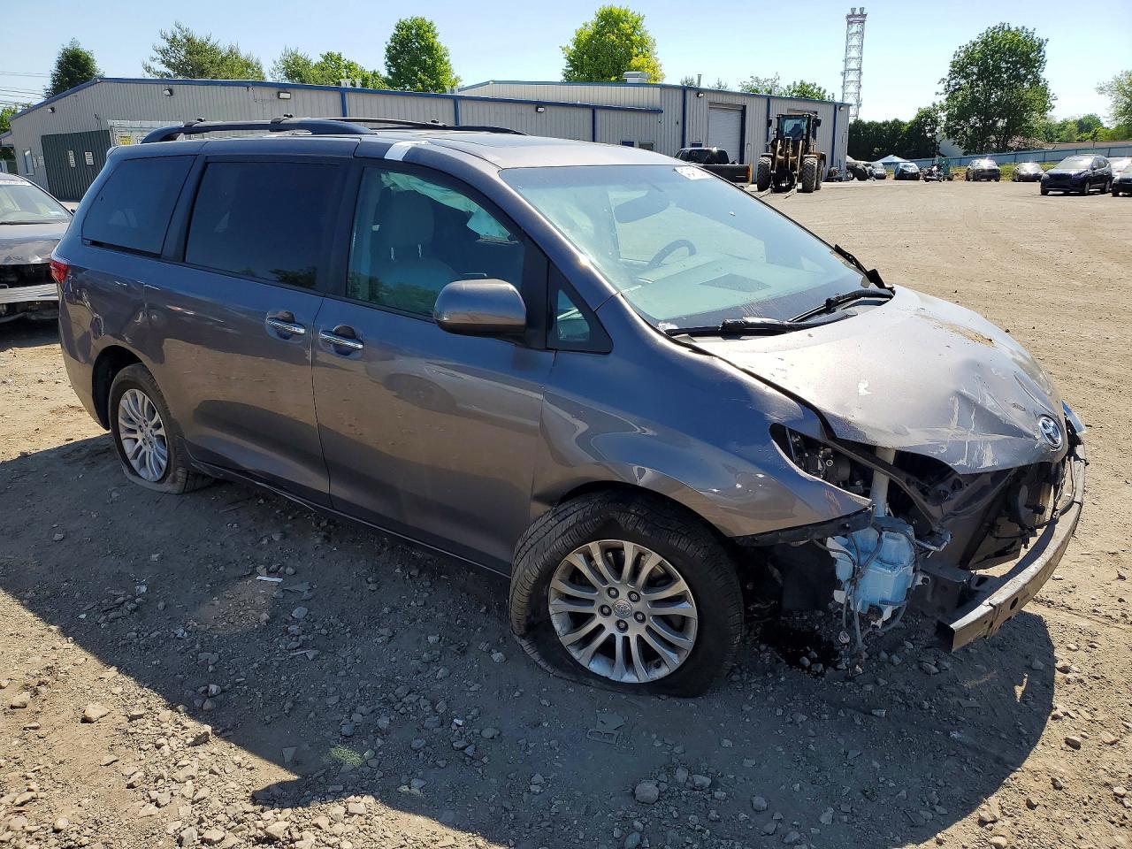 2017 TOYOTA SIENNA