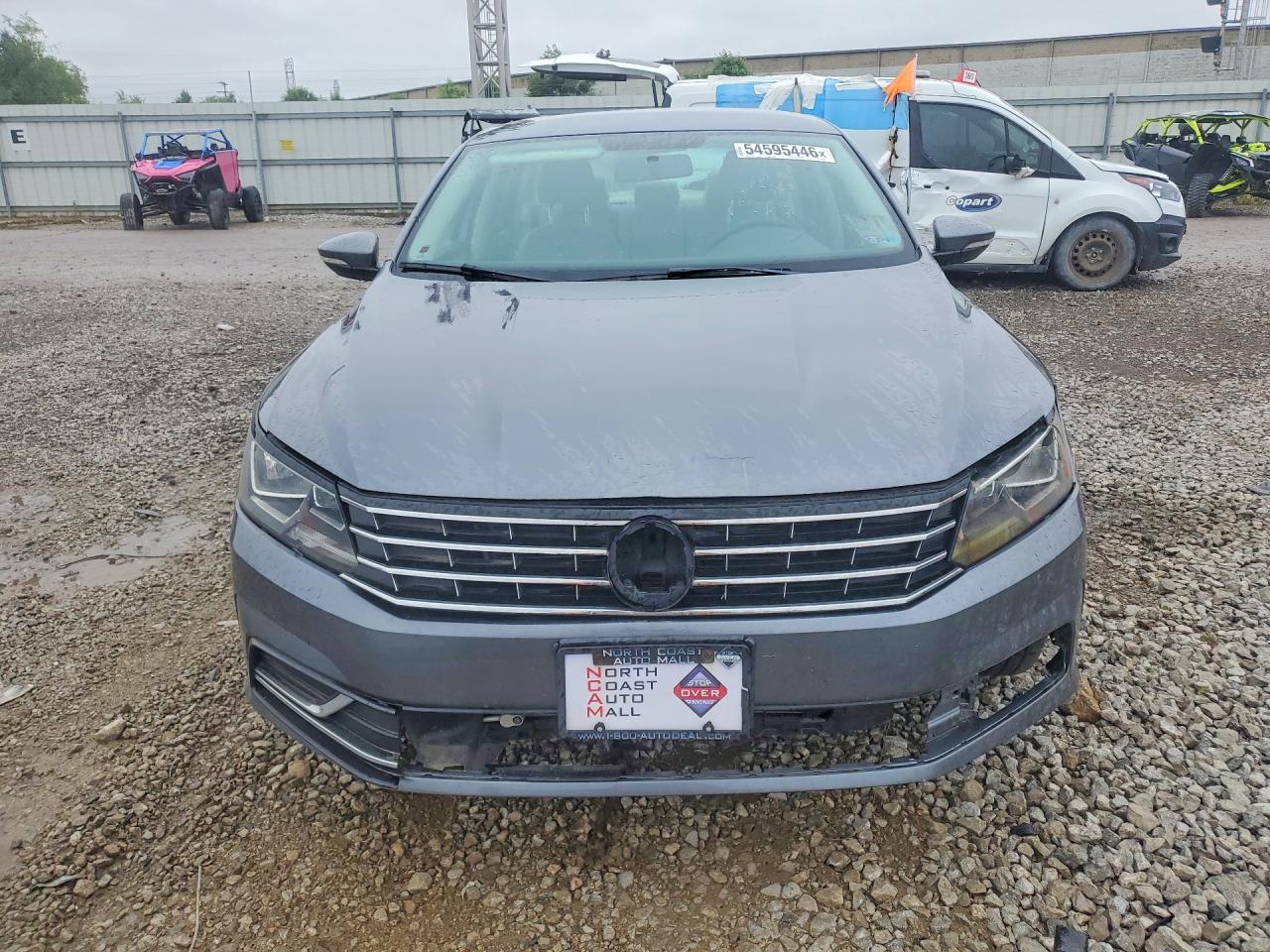 2016 VOLKSWAGEN Passat