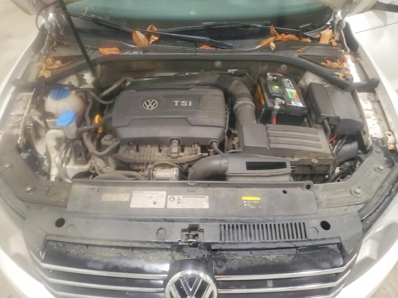 2015 VOLKSWAGEN Passat