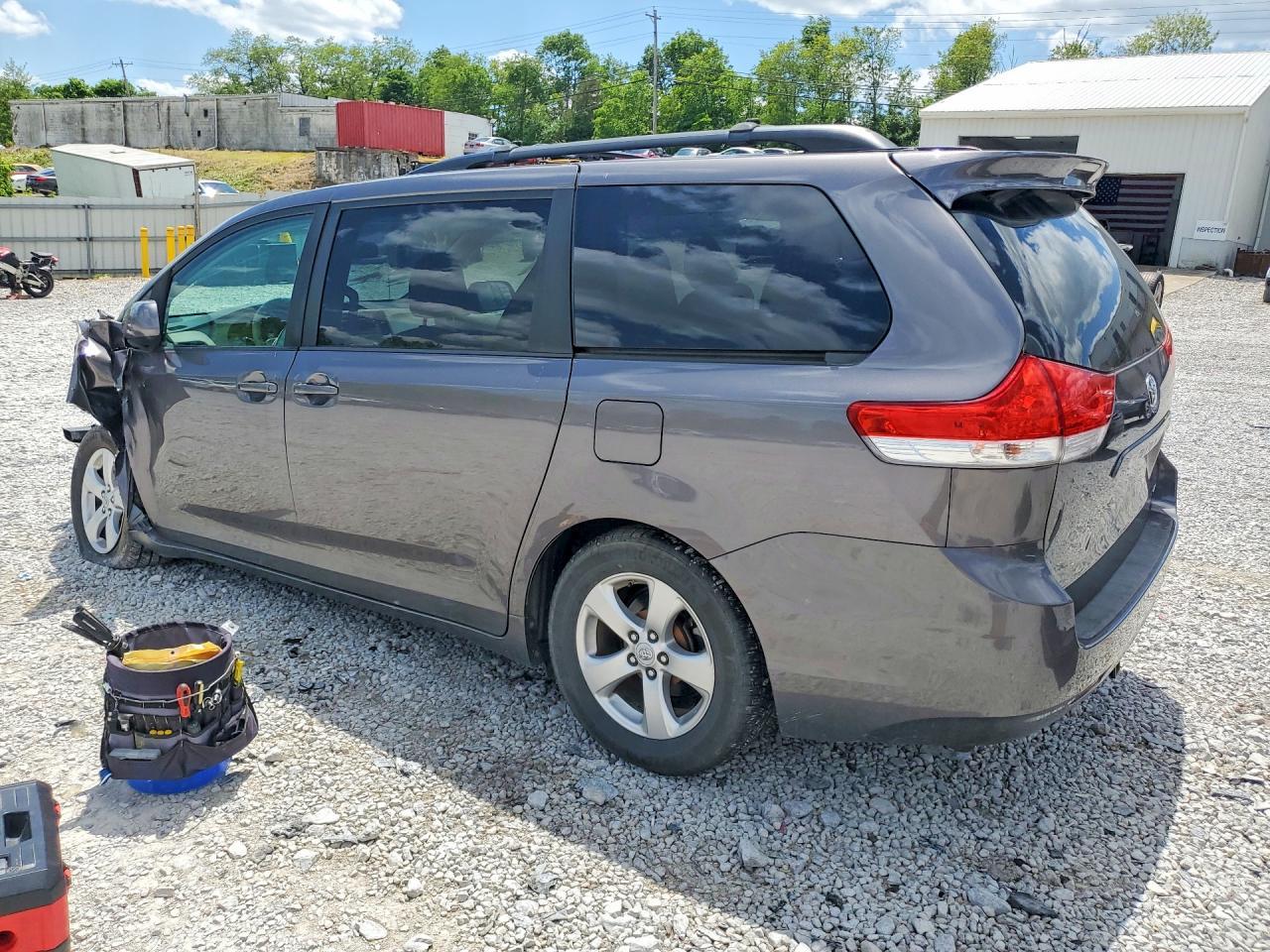 2011 TOYOTA SIENNA