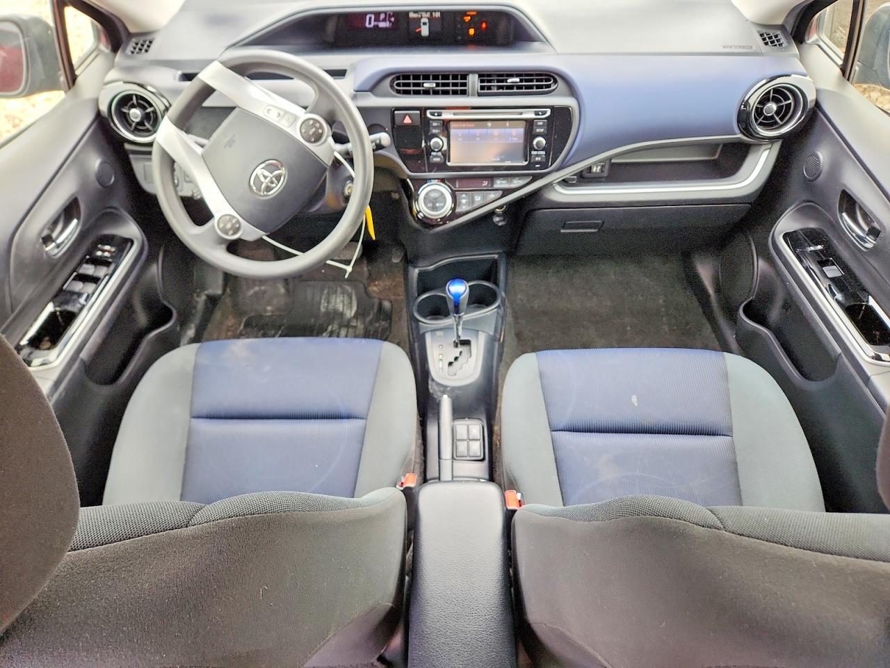2016 TOYOTA Prius c