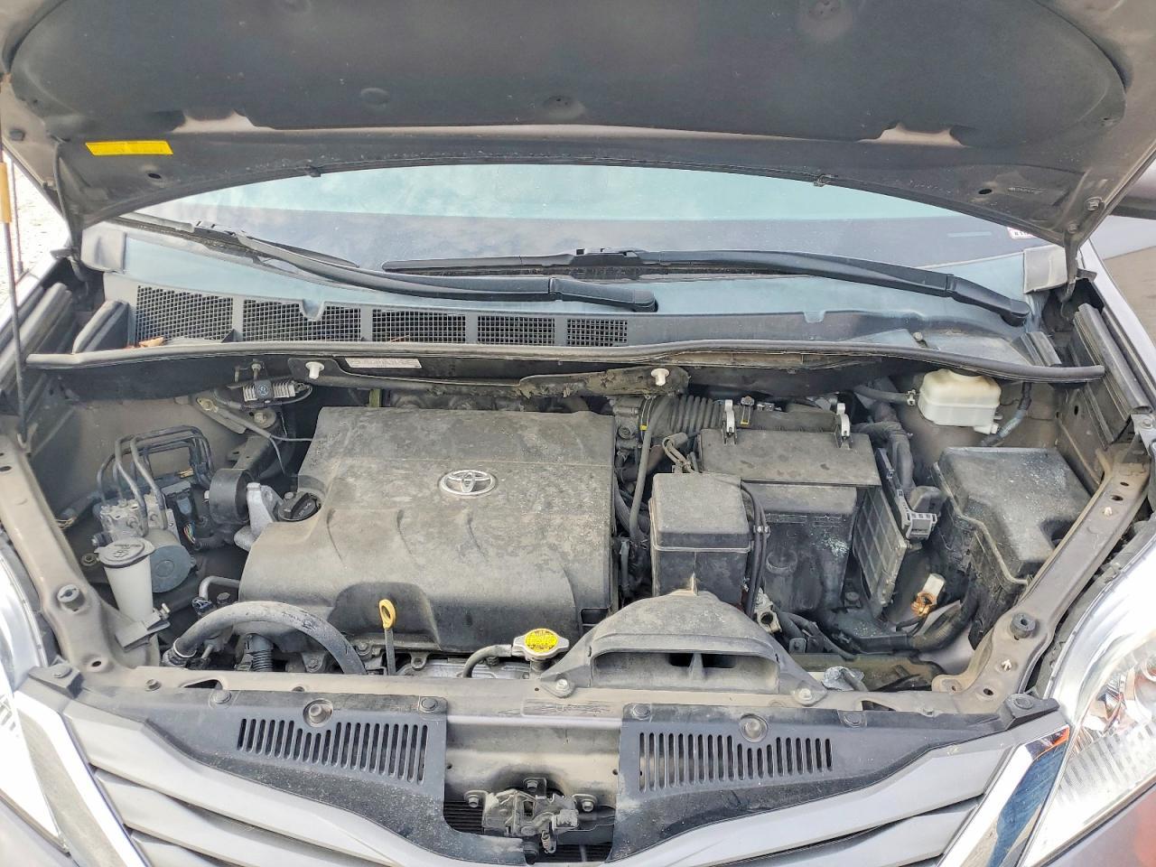 2014 TOYOTA SIENNA
