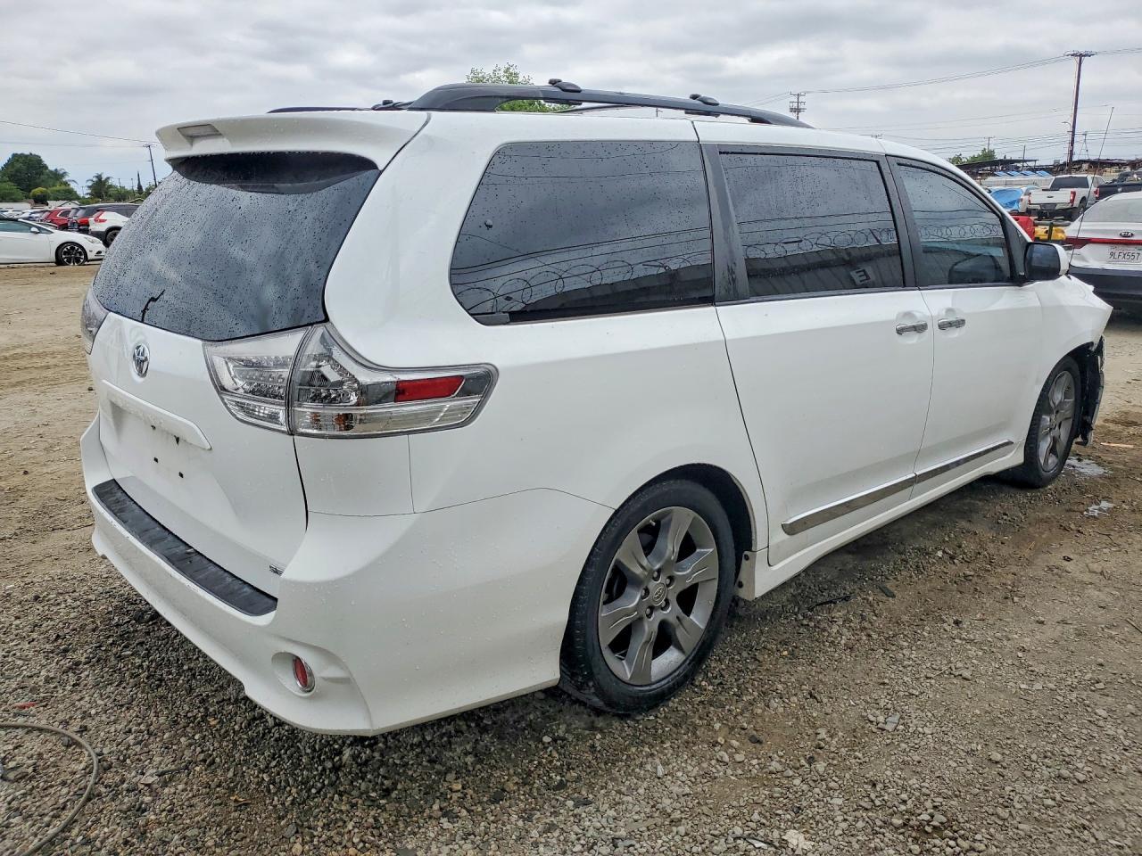 2014 TOYOTA SIENNA