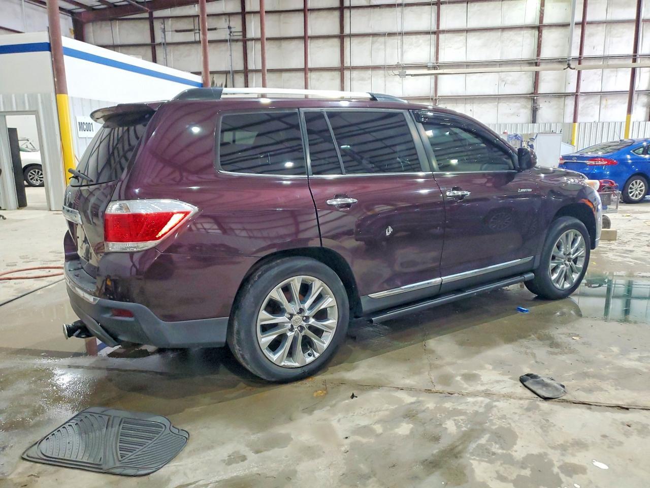2011 TOYOTA HIGHLANDER