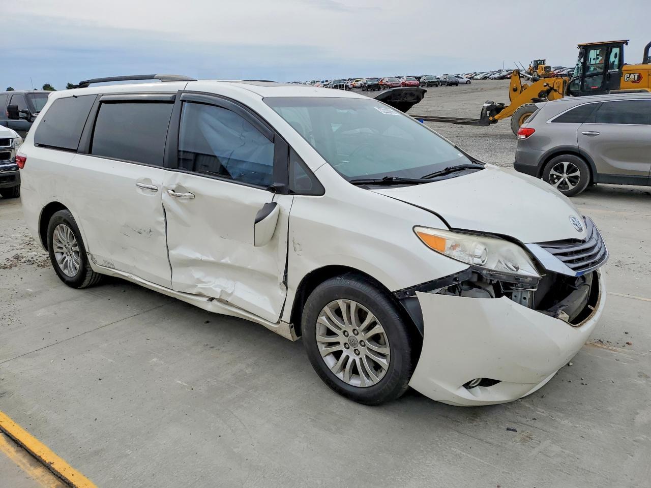 2017 TOYOTA SIENNA