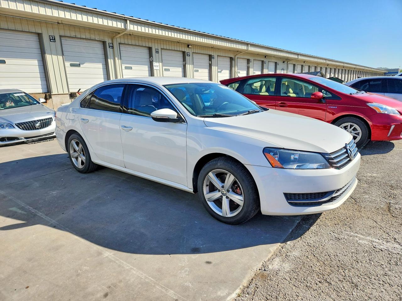 2012 VOLKSWAGEN Passat