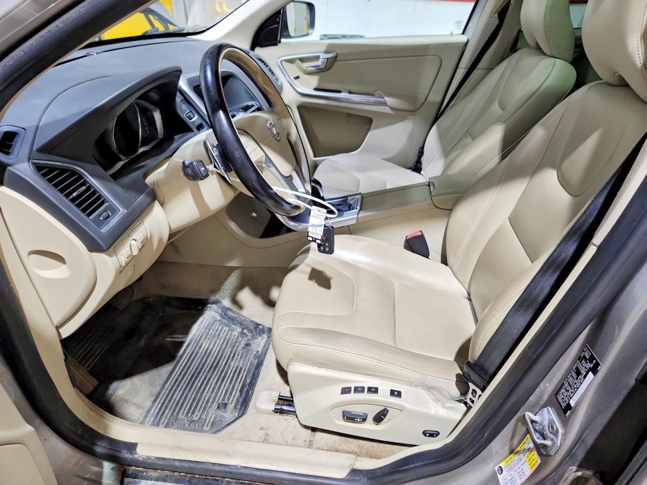 2015 VOLVO XC60