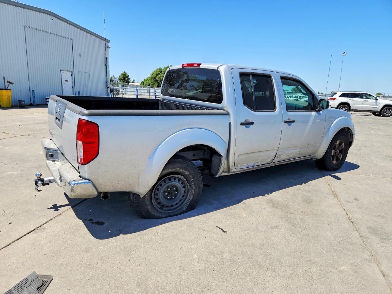2011 NISSAN Frontier