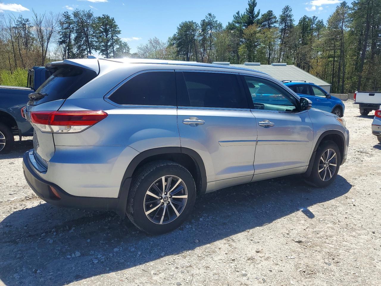 2018 TOYOTA HIGHLANDER