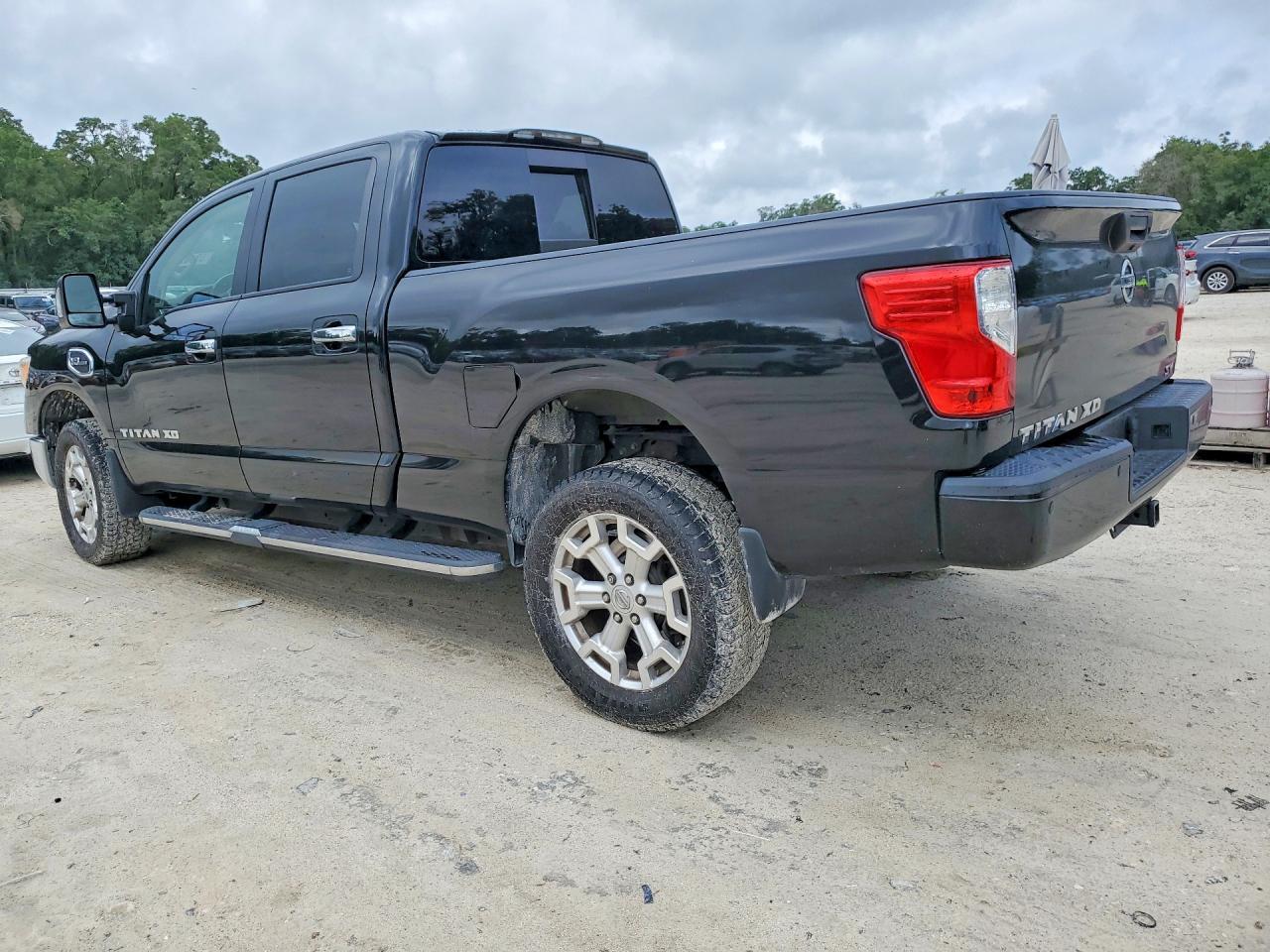 2017 NISSAN Titan