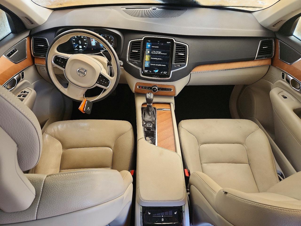 2022 VOLVO XC90
