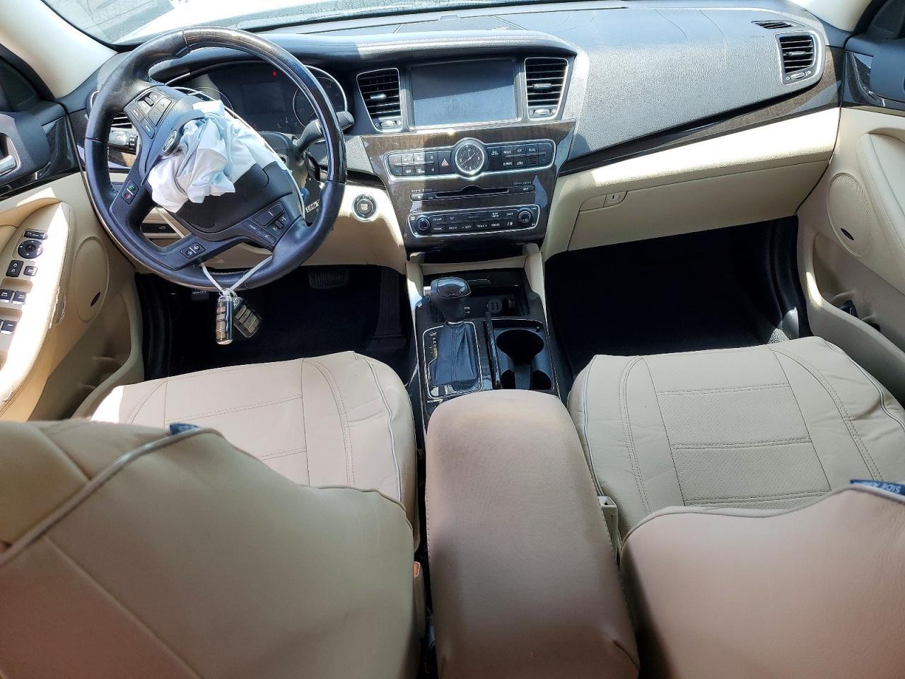 2016 KIA Cadenza