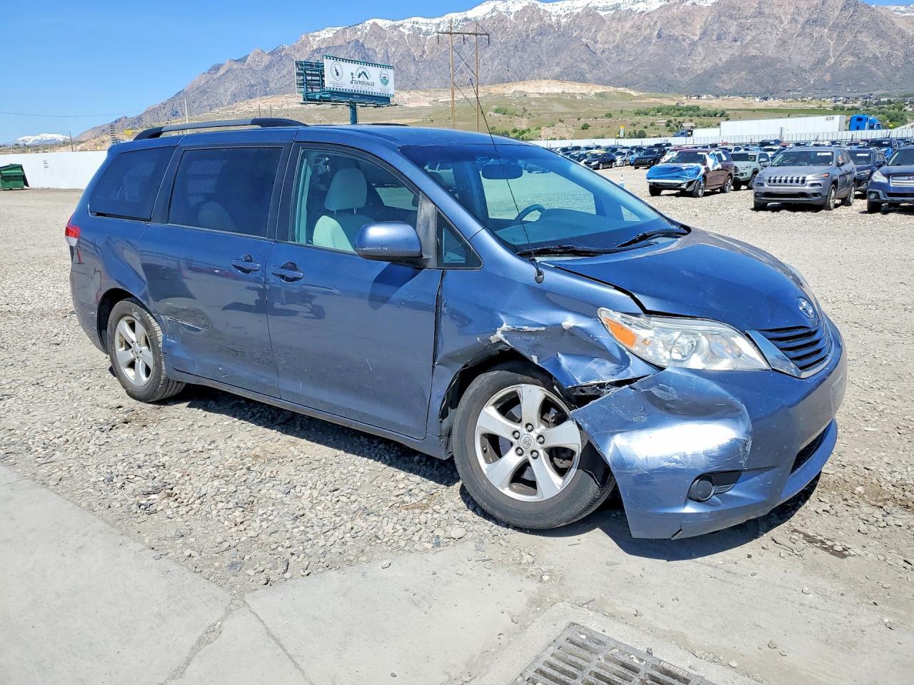 2014 TOYOTA SIENNA