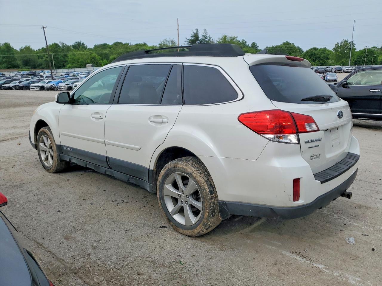 2013 SUBARU Outback