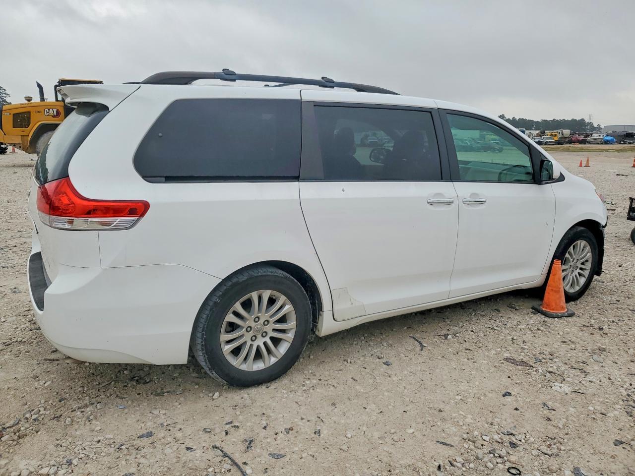 2012 TOYOTA SIENNA