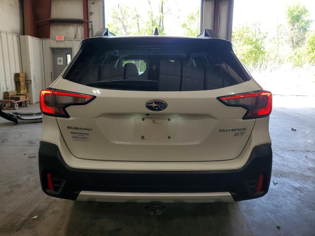 2020 SUBARU Outback
