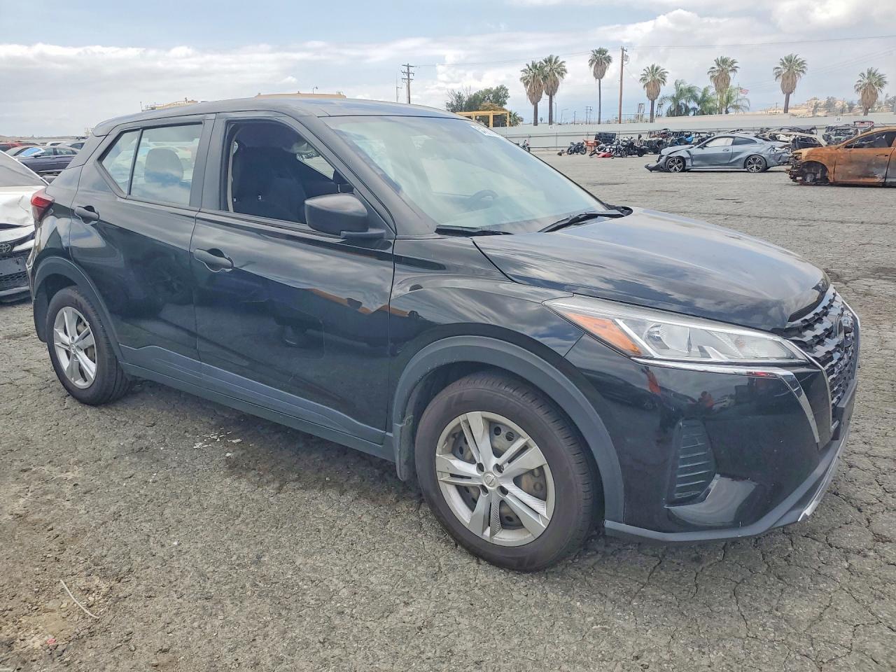 2023 NISSAN KICKS