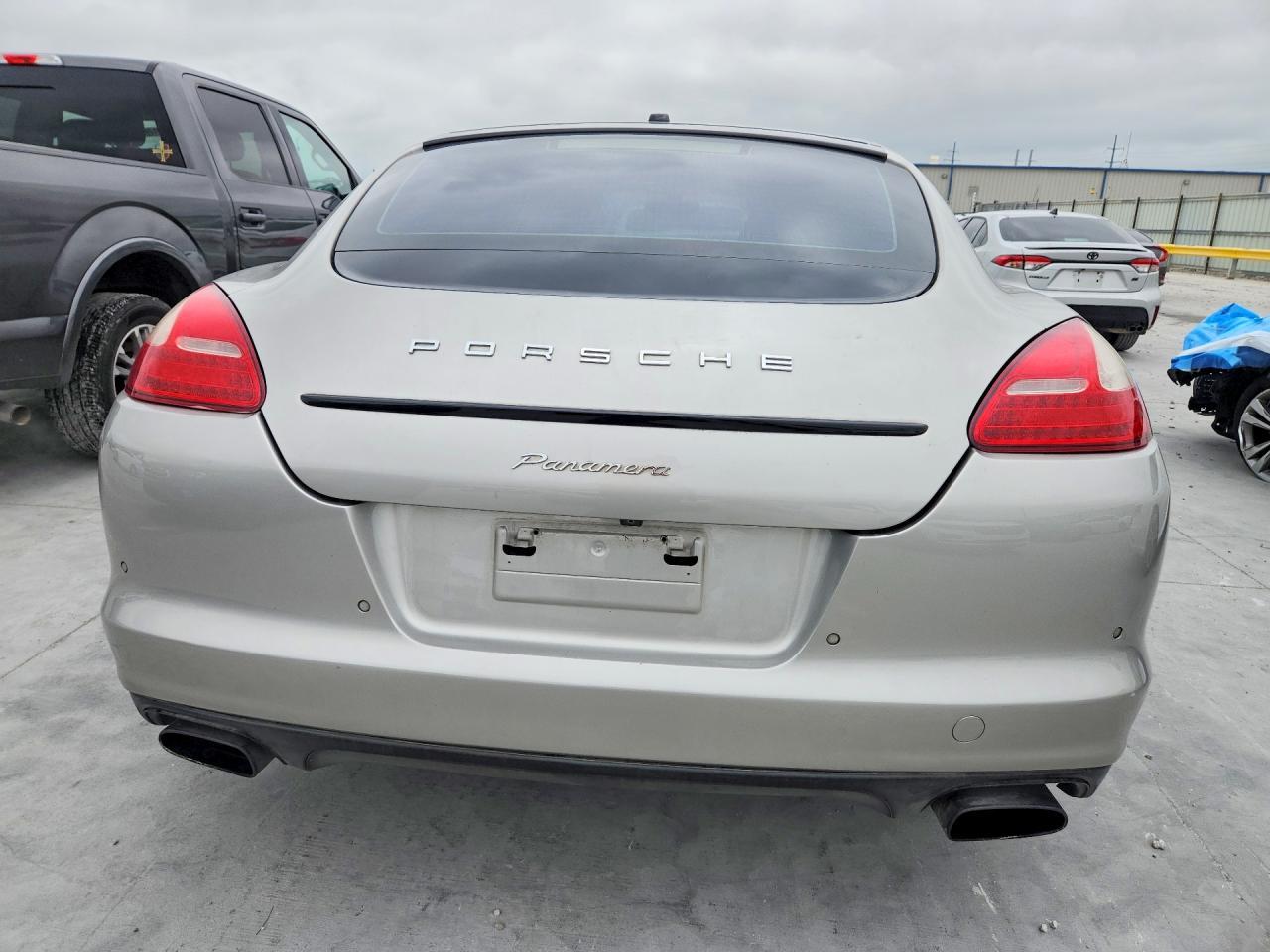 2012 PORSCHE Panamera
