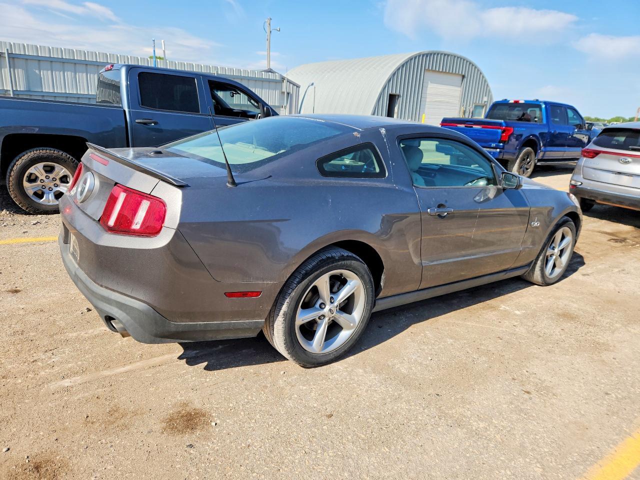 2011 FORD MUSTANG