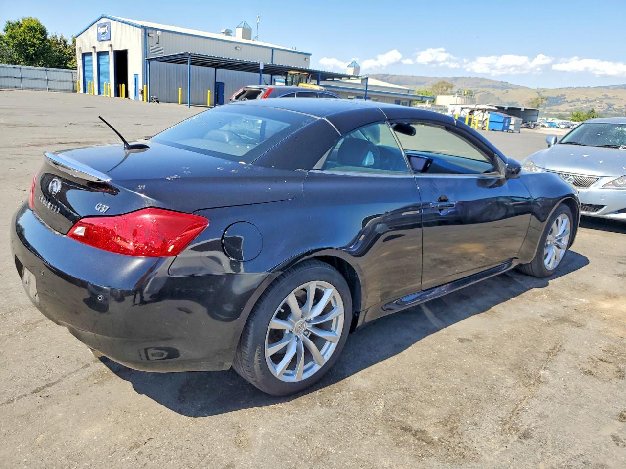 2011 INFINITI G37