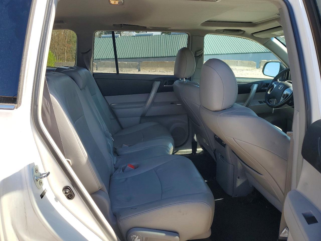 2013 TOYOTA HIGHLANDER