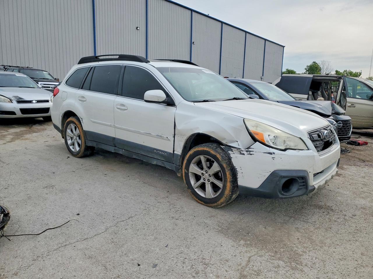 2013 SUBARU Outback