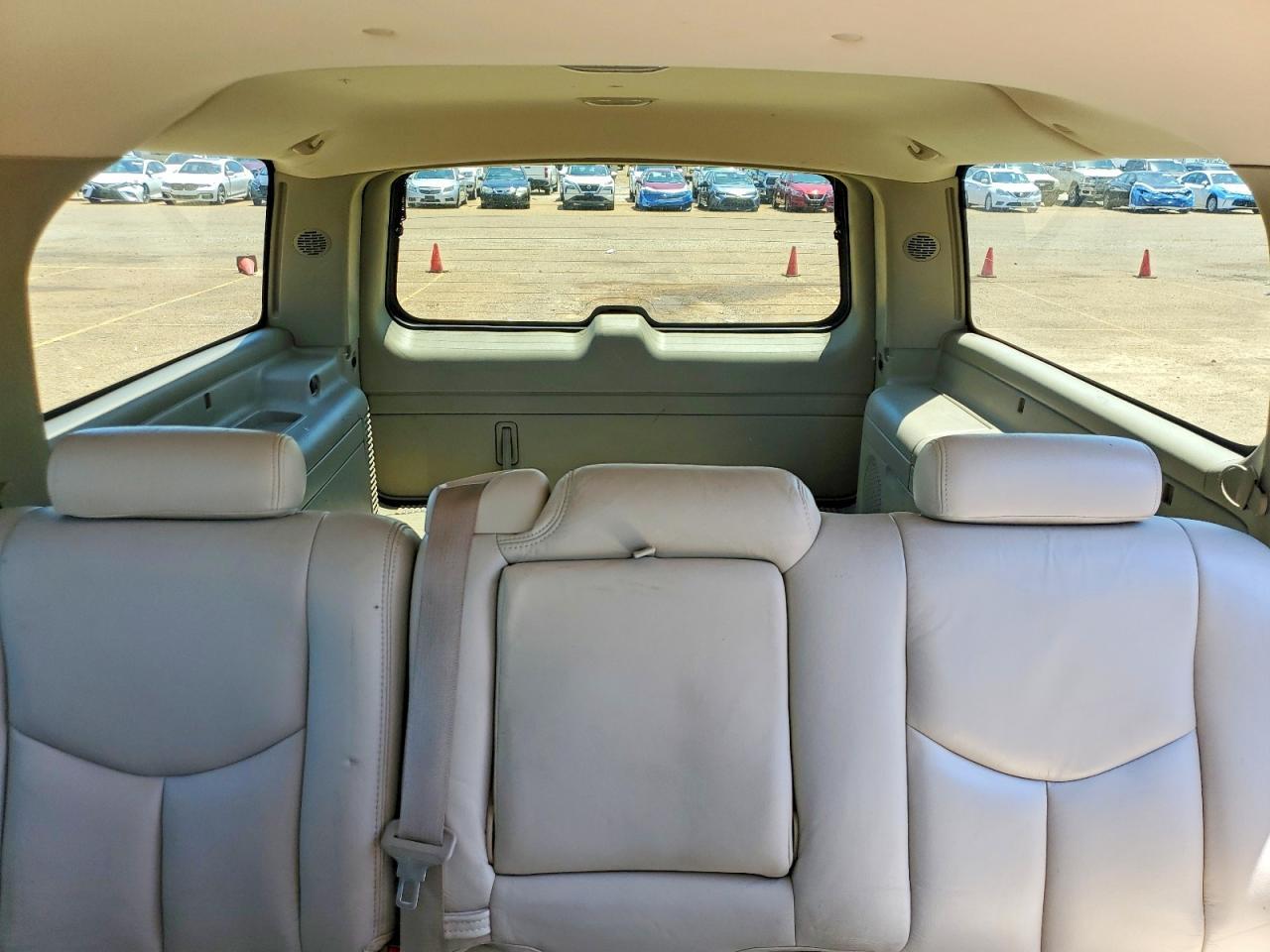 2004 CHEVROLET Suburban