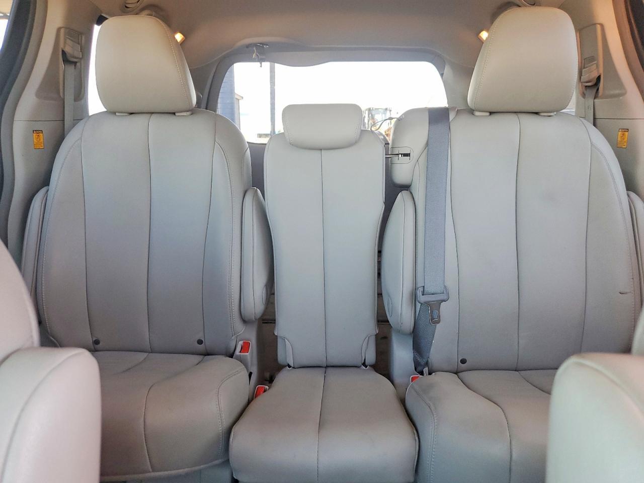 2013 TOYOTA SIENNA