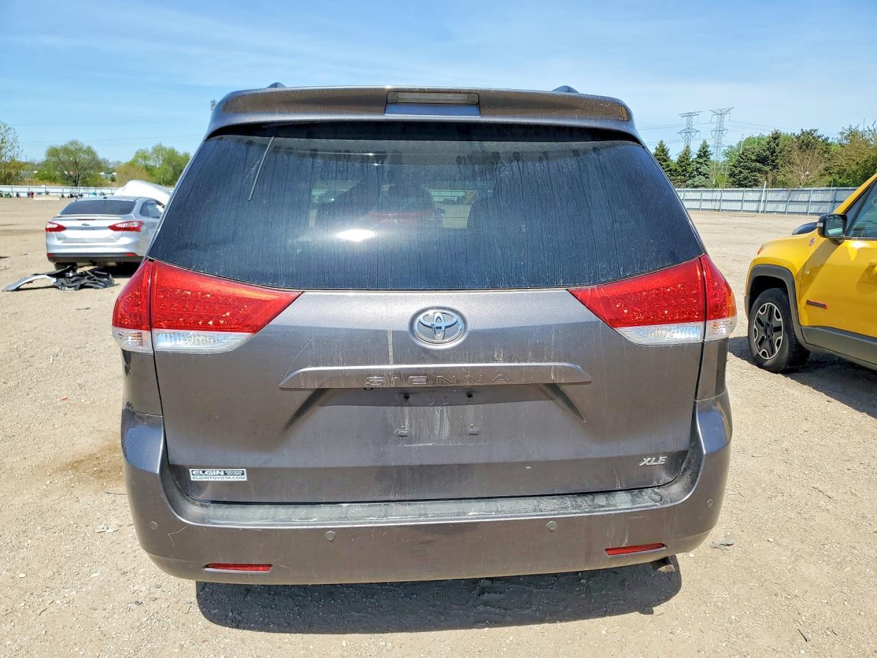2014 TOYOTA SIENNA