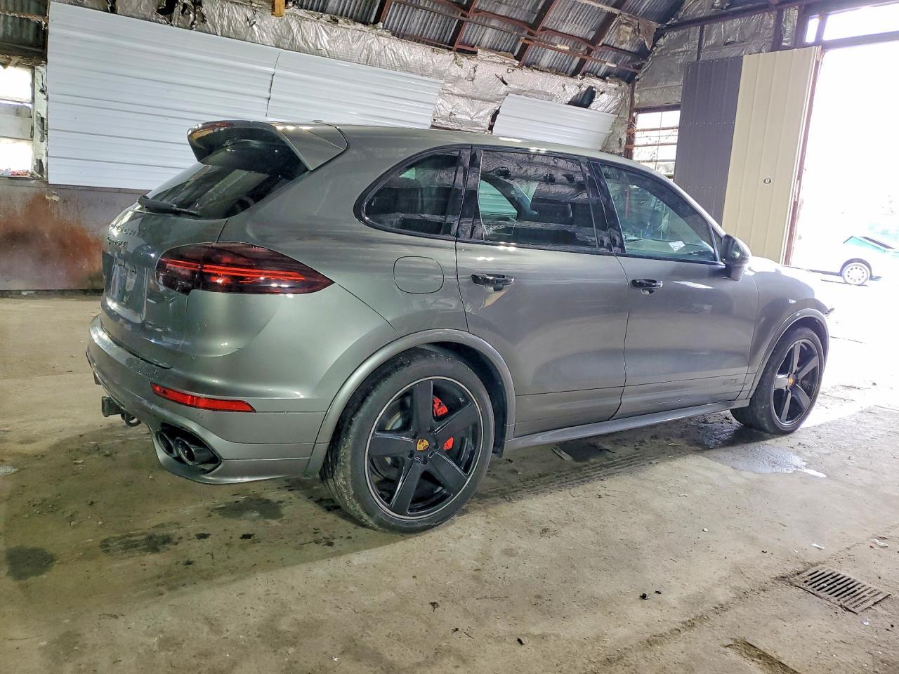 2018 PORSCHE CAYENNE