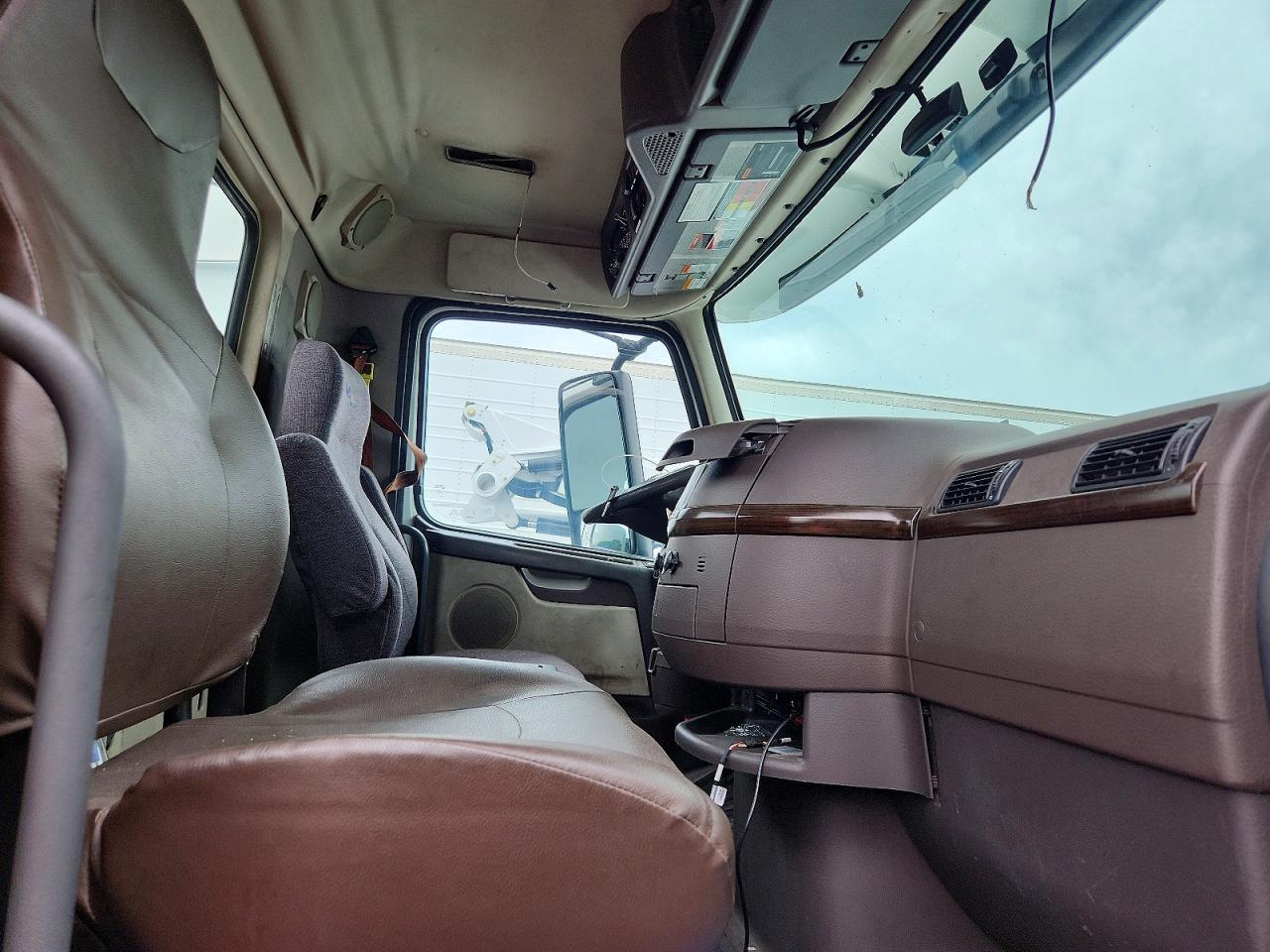 2016 VOLVO VNL