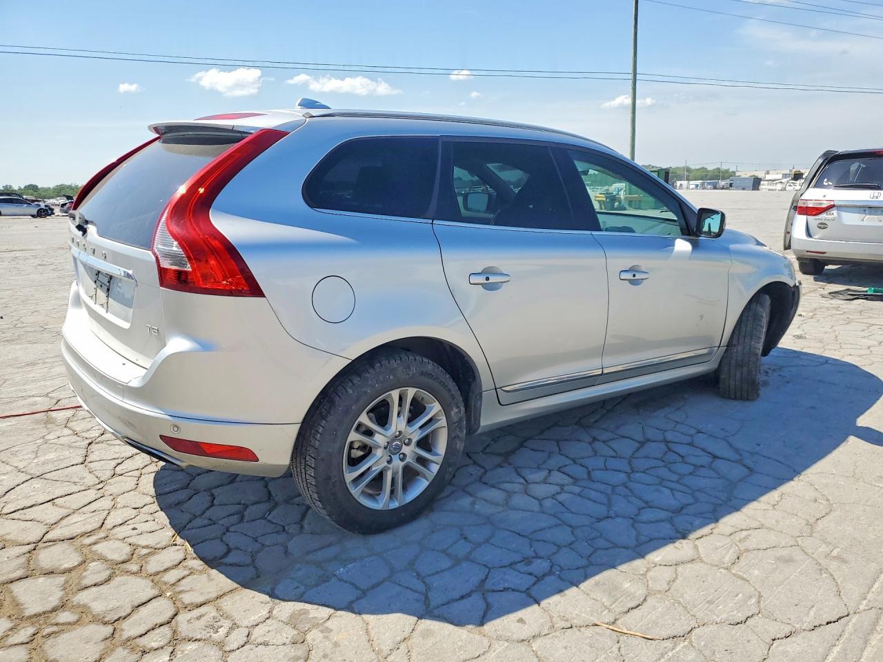 2015 VOLVO XC60