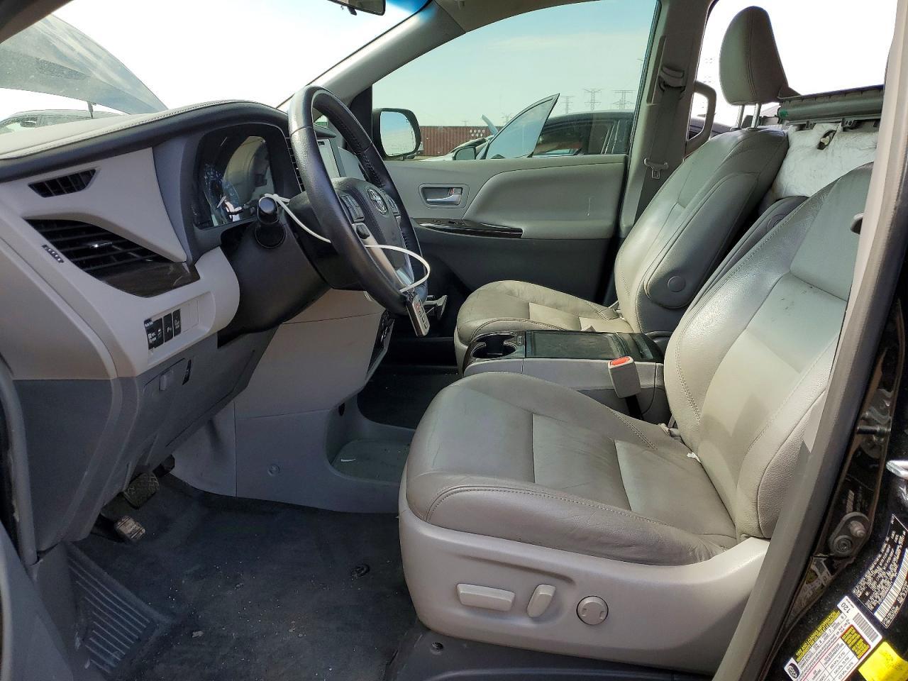 2017 TOYOTA SIENNA